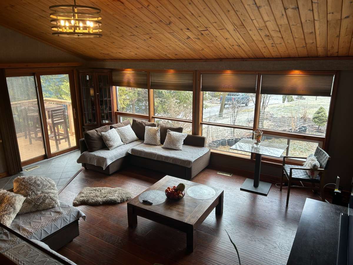 Lake View Retreat living room